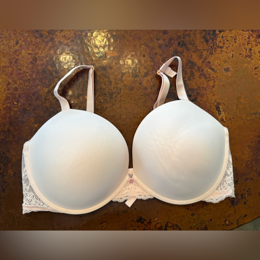 Victoria's Secret Dream Angels Smooth & Lace Push-Up Bra